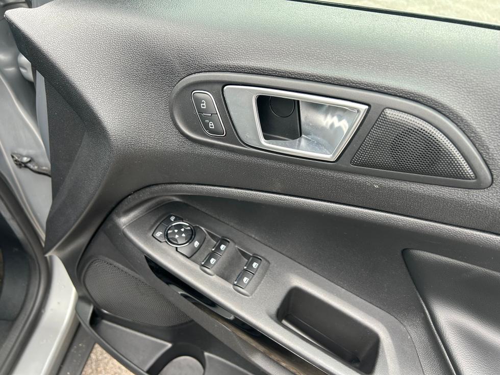 Ford EcoSport Photo ac0102f9-c5ec-4a8d-99de-578a7ec944a1.jpeg