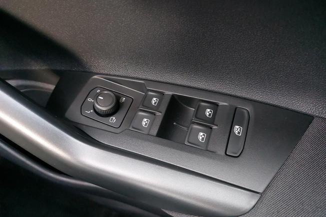 VOLKSWAGEN Polo Photo 15