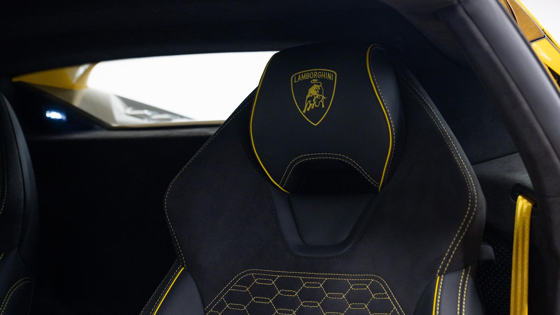 LAMBORGHINI Huracan Photo ac1c1c98-a821-4ee0-9dc0-aae2a3290406.jpg