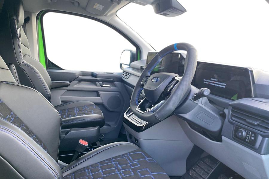 Ford TRANSIT CUSTOM Photo ac246259-fda9-410a-8f1a-ddefd12e76e6.jpg