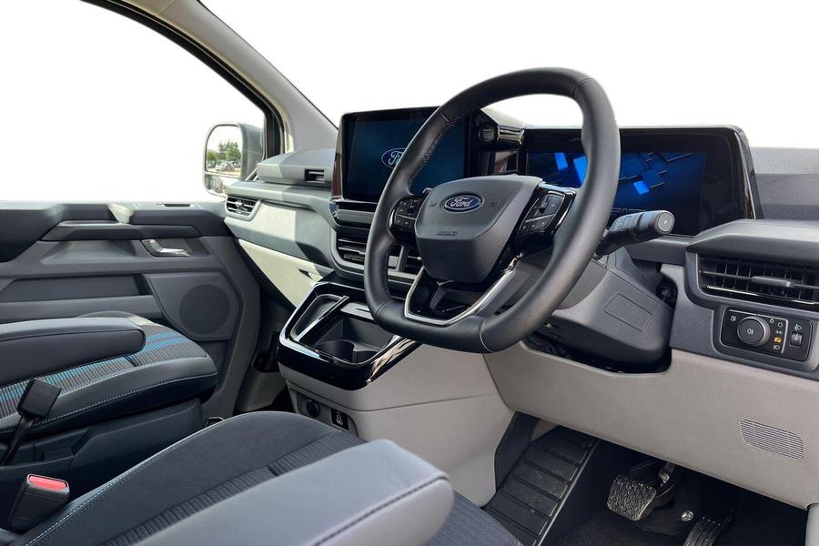 Ford TRANSIT CUSTOM Photo ac388efe-ee01-4893-ab0e-1fc15d16acc3.jpg