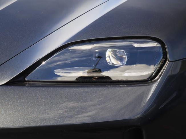 PORSCHE Taycan Photo 7