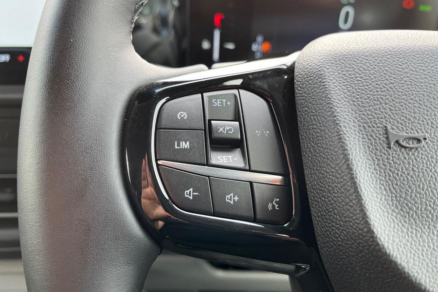 Ford E-TRANSIT CUSTOM Photo ac40812e-bb34-4886-bcc4-e2d6e2aa9a95.jpg