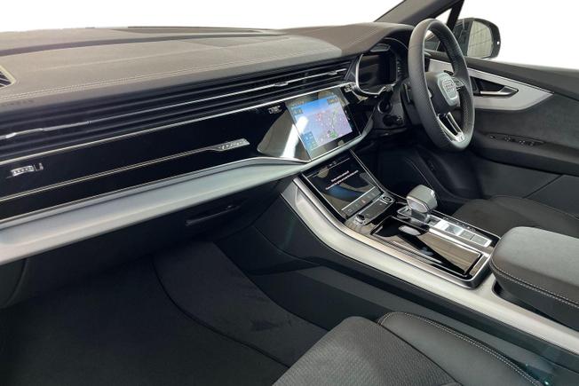 AUDI Q7 Photo 2