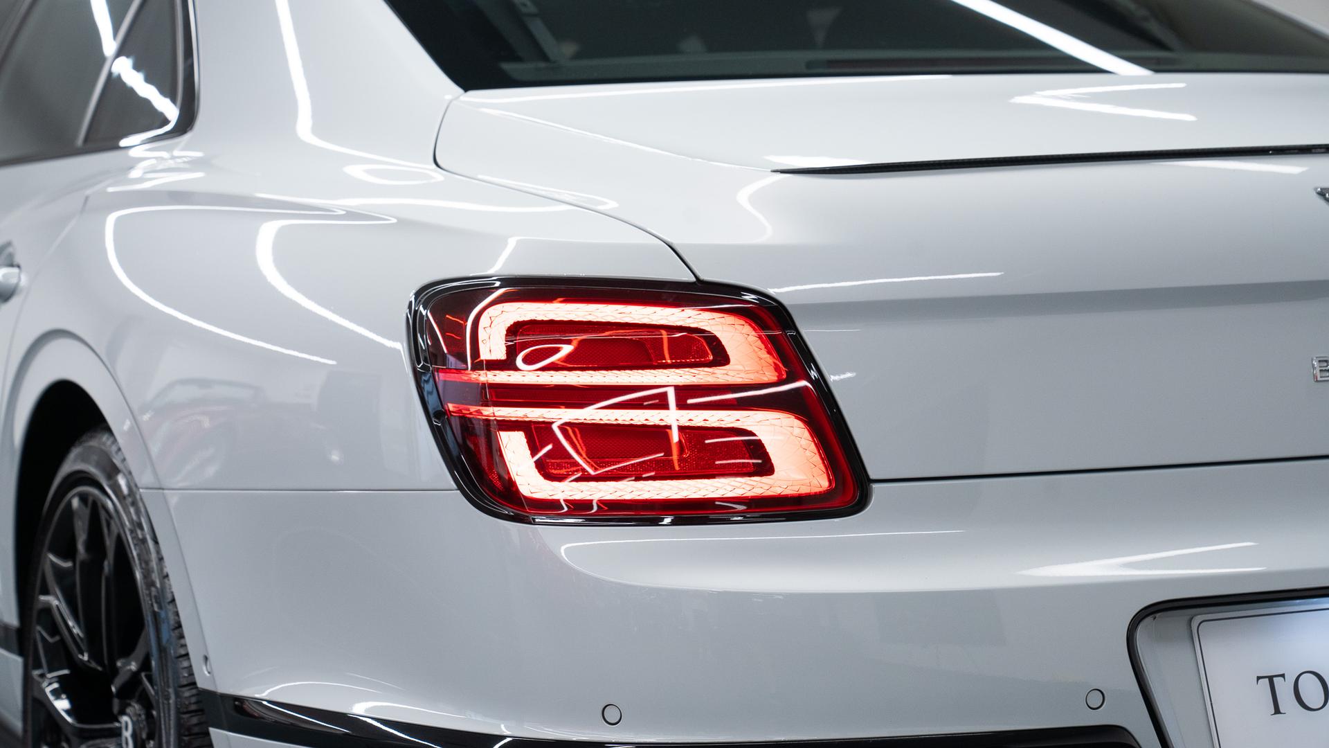 Bentley Flying Spur Photo ac5e9a37-a20d-40e7-a148-b5102701201d.jpg