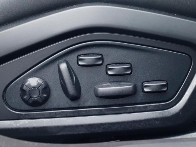 PORSCHE Taycan Photo 35