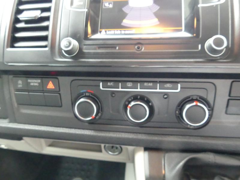 Volkswagen Transporter Shuttle Photo acb24302-0dd5-4735-ac68-f65c6fdef4b5.jpg