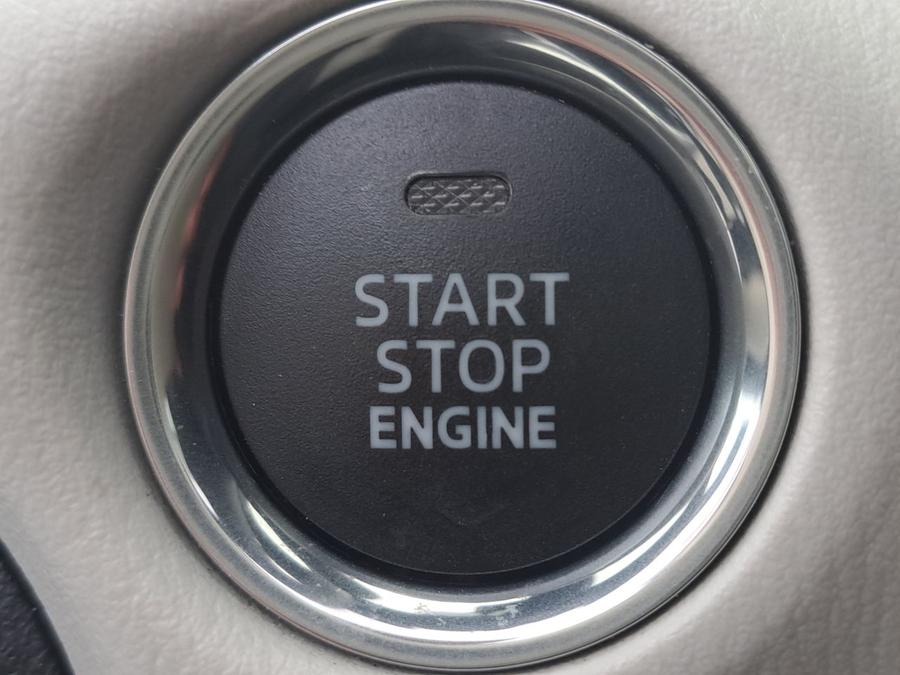 Mazda MX-5 Photo acc036d7-94a4-4908-825c-e43e8fe02b76.jpg