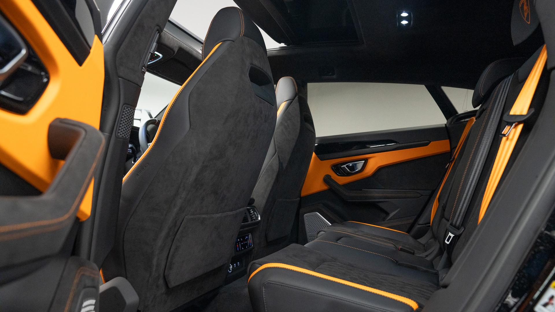 LAMBORGHINI Urus Photo acc132d0-7641-4082-8ad4-7c898cb5f491.jpg