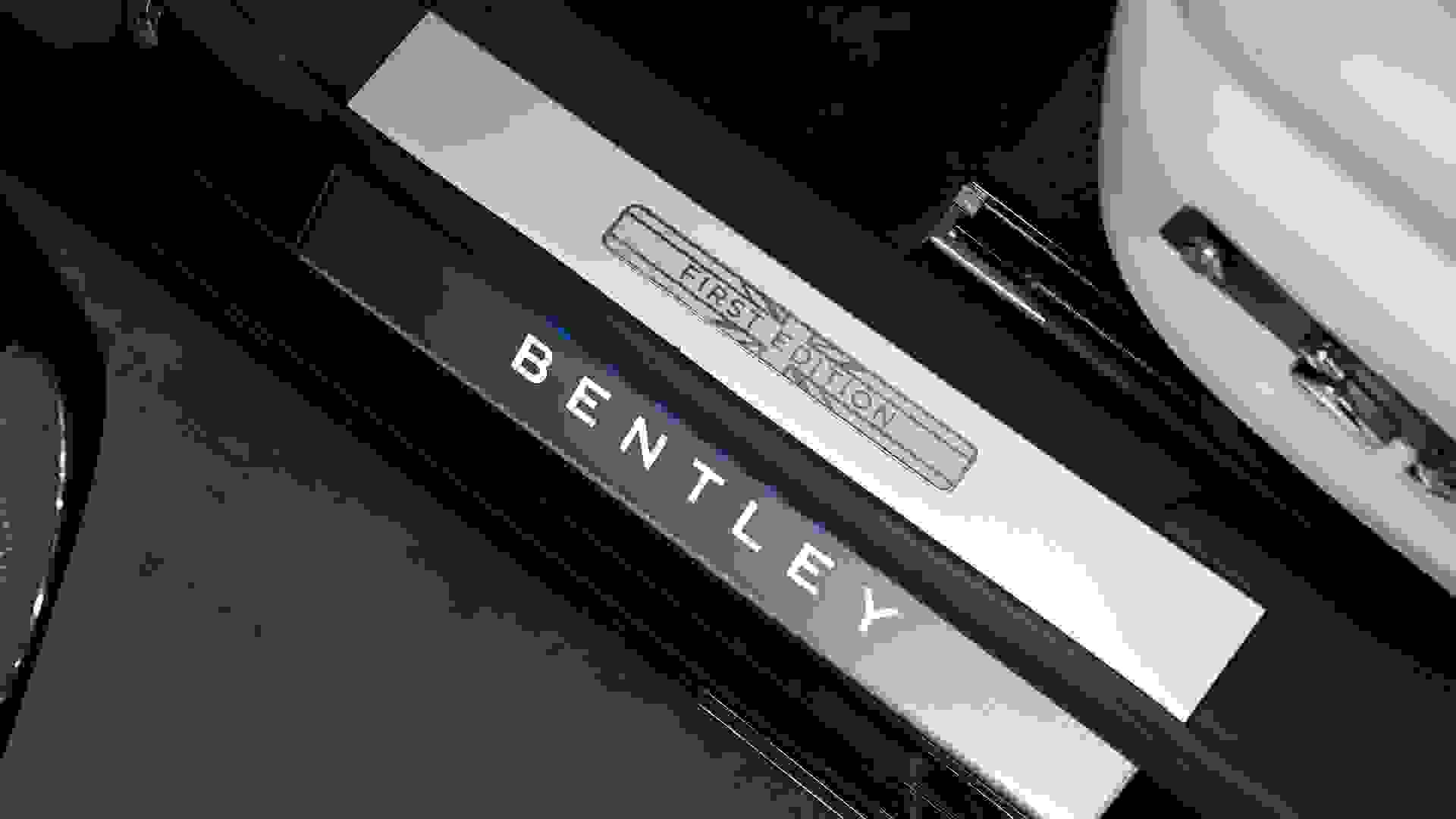 Bentley Continental Flying Spur Photo acc858b2-5405-47a3-8370-2202ba93f59e.jpg