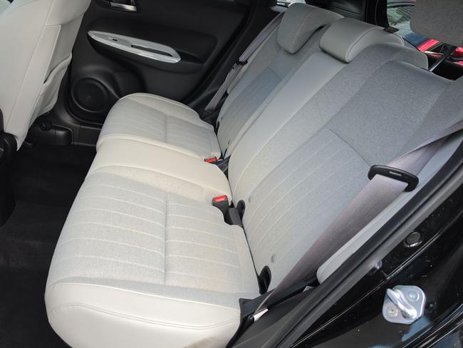 Honda Jazz Photo acd2aa0c-da8c-42a2-9e26-7b0ceee75e47.jpg