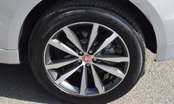 Jaguar F-PACE Photo 32