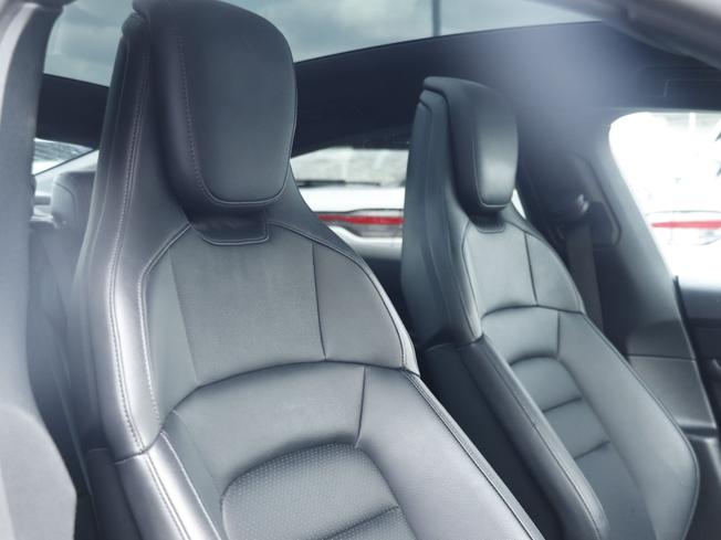 PORSCHE Taycan Photo 23