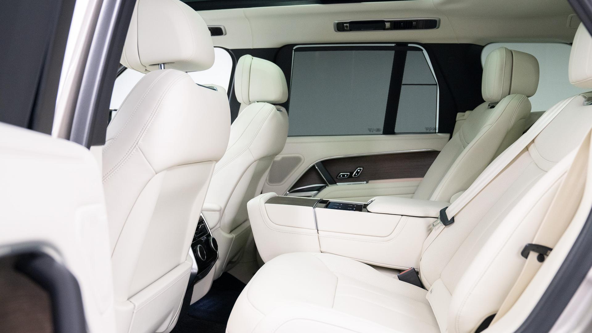 Land Rover Range Rover Photo aced8c4d-db89-4ea2-8854-f8a34c287aa0.jpg