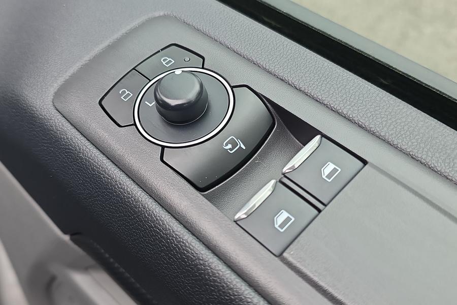 Ford TRANSIT CUSTOM Photo acf7e7cd-b2cb-492e-9751-8d30416b1bae.jpg