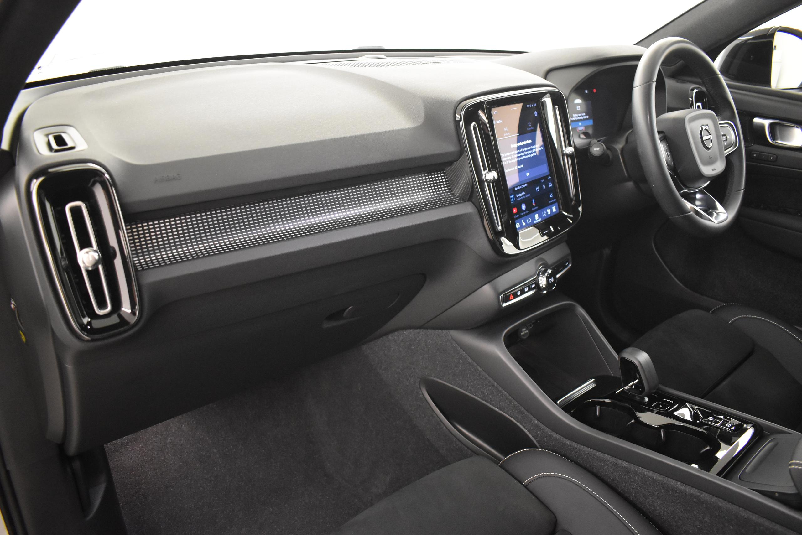 2023 VOLVO XC40 2.0 B4P Ultimate Dark 5dr Auto - vehicle photo 8 for sale on PureCar