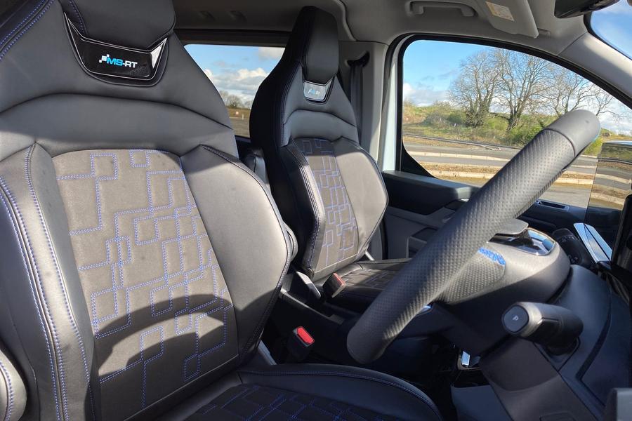 Ford TRANSIT CUSTOM Photo ad1aa066-a79a-4aca-9b49-a0f894e22423.jpg