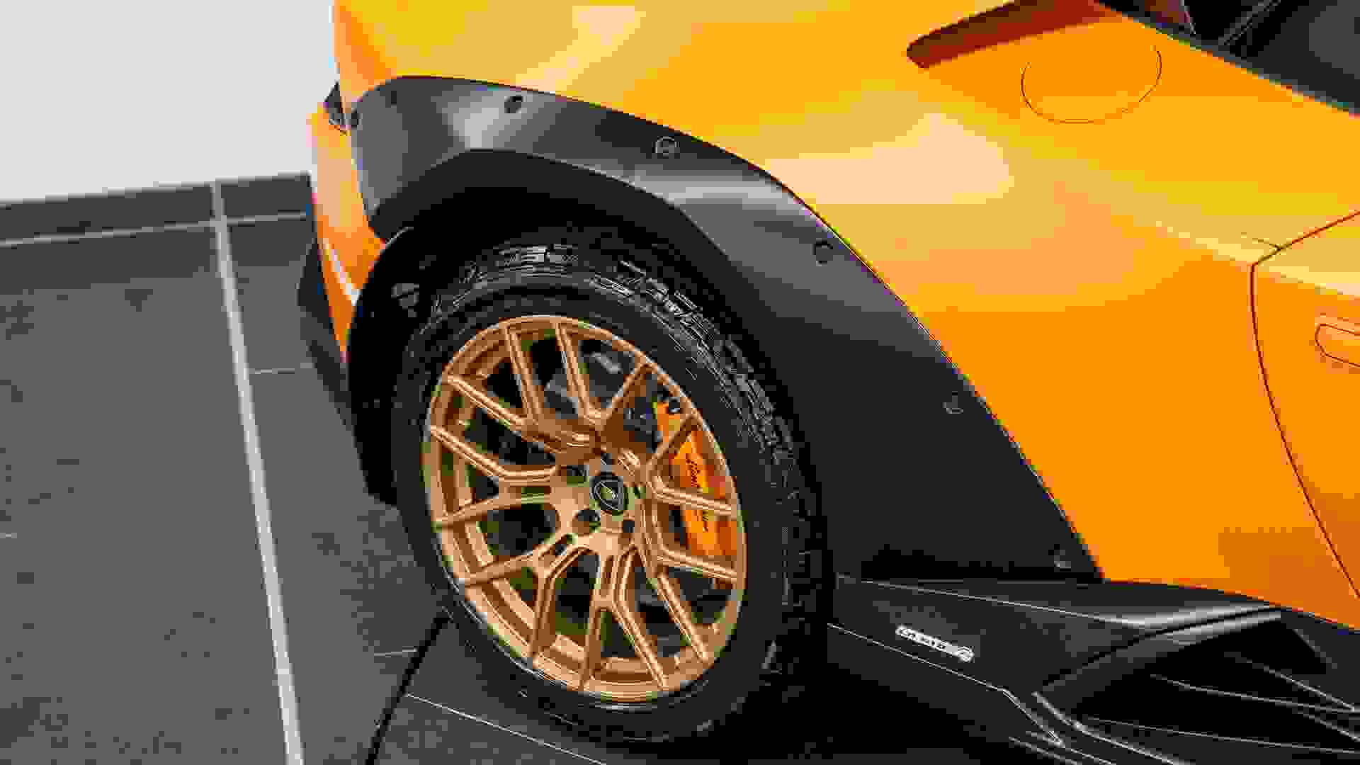 Lamborghini HURACAN Photo ad2f39dd-32b7-4f49-a92c-ba4d9f24504b.jpg