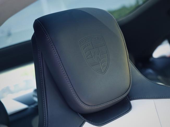 PORSCHE Taycan Photo 26