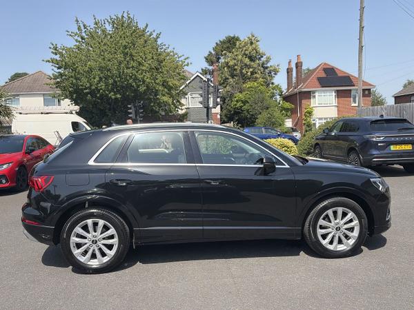 Audi Q3 Photo 30