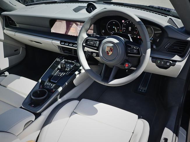 PORSCHE 911 Photo 32