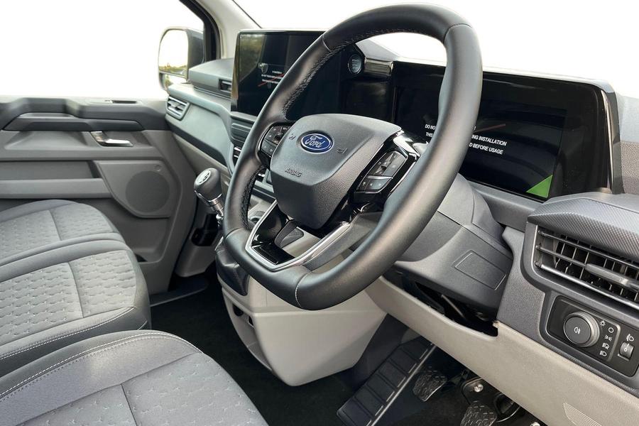 Ford TRANSIT CUSTOM Photo ad48d96f-eb37-4503-a2c8-5aa0f2342727.jpg