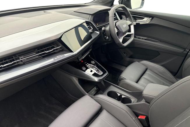 AUDI  Q4 Photo 2