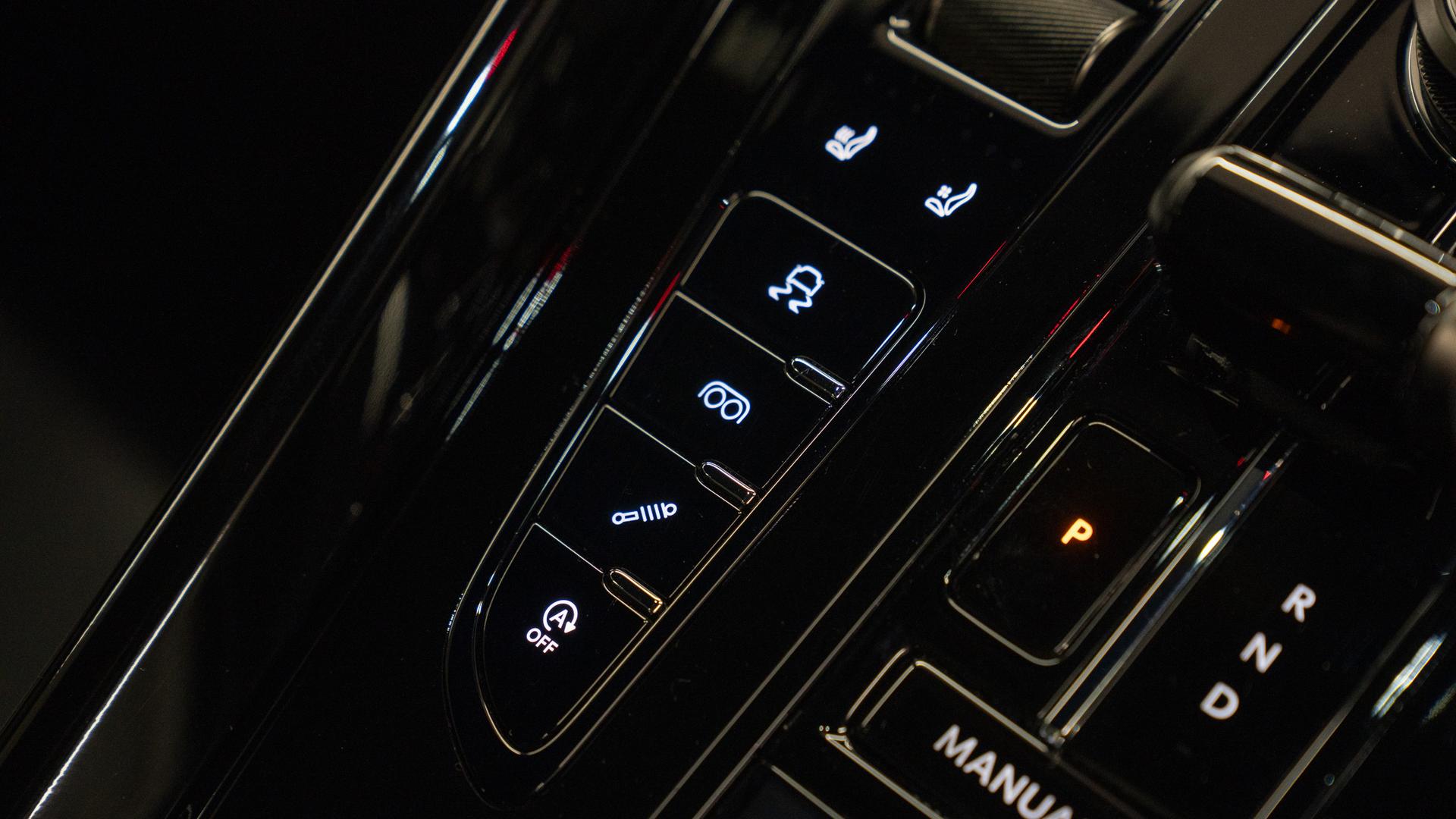 Aston Martin DB12 Photo ad6b8deb-7ea9-4773-84df-82c4331f2a7d.jpg