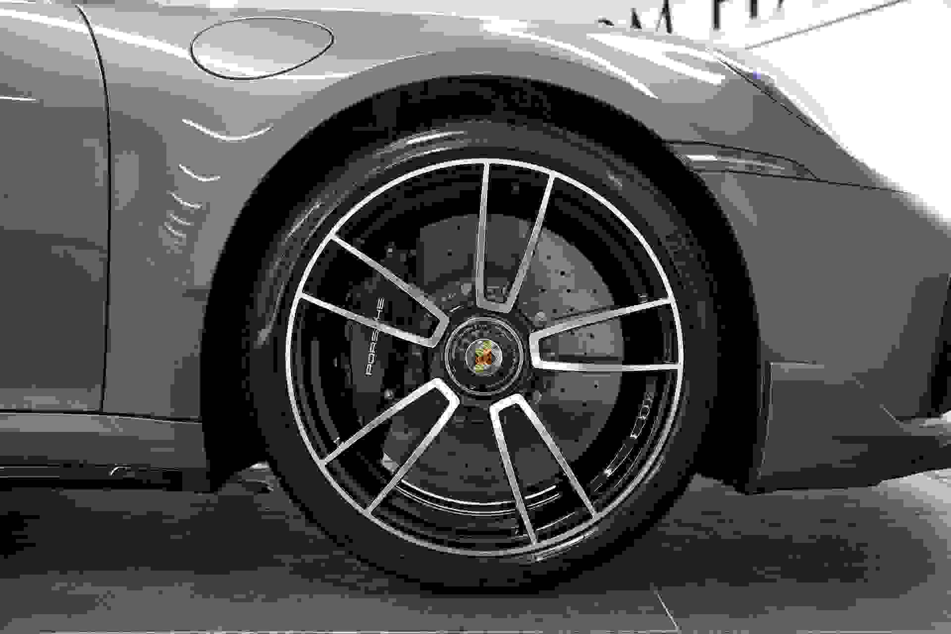 Porsche 911 TURBO S PDK Photo ad7ec139-f962-4d71-b43b-3ff6d183dc28.jpg