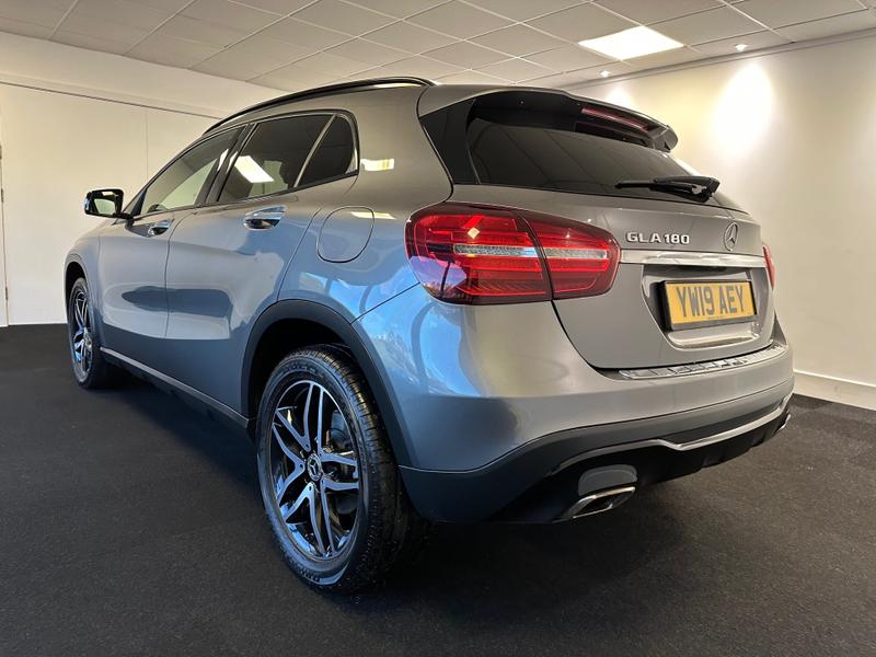 Mercedes-Benz GLA Photo ad800d34-ff2c-44e4-898c-41a1d28c6067.jpg