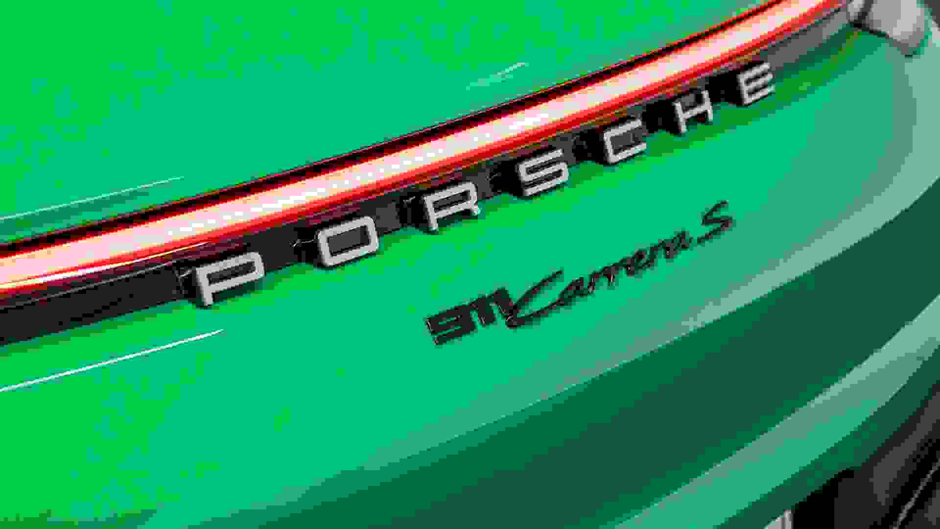 Porsche 911 Photo ad8686aa-9639-4051-8e6c-36903c4bf971.jpg