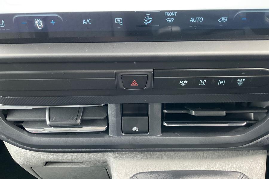 Ford TRANSIT CUSTOM Photo adb0b919-5951-412a-ac17-15225cd4e017.jpg