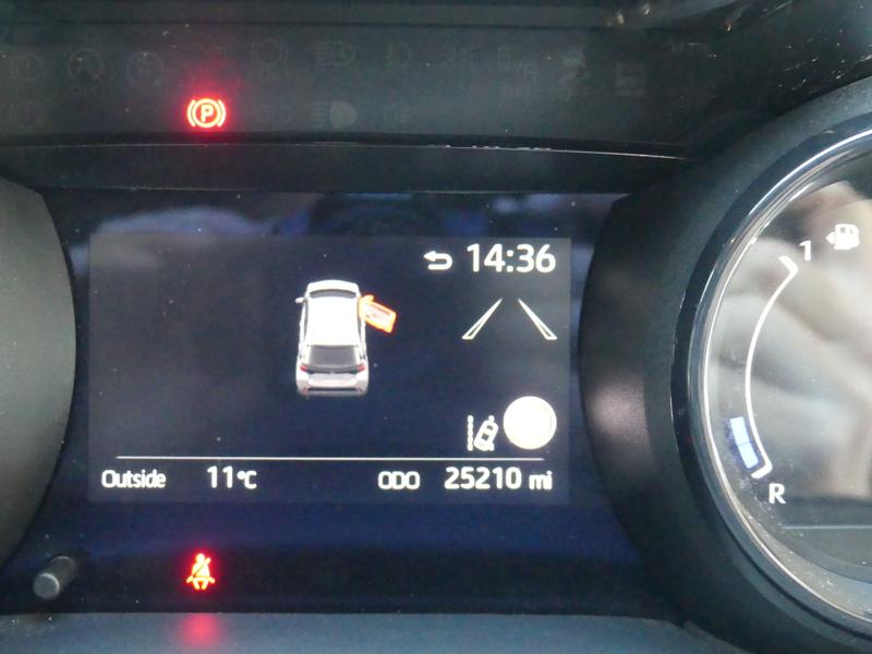 Toyota Yaris Photo adbd7990-f742-4533-8c7f-21aed542ad3e.jpg