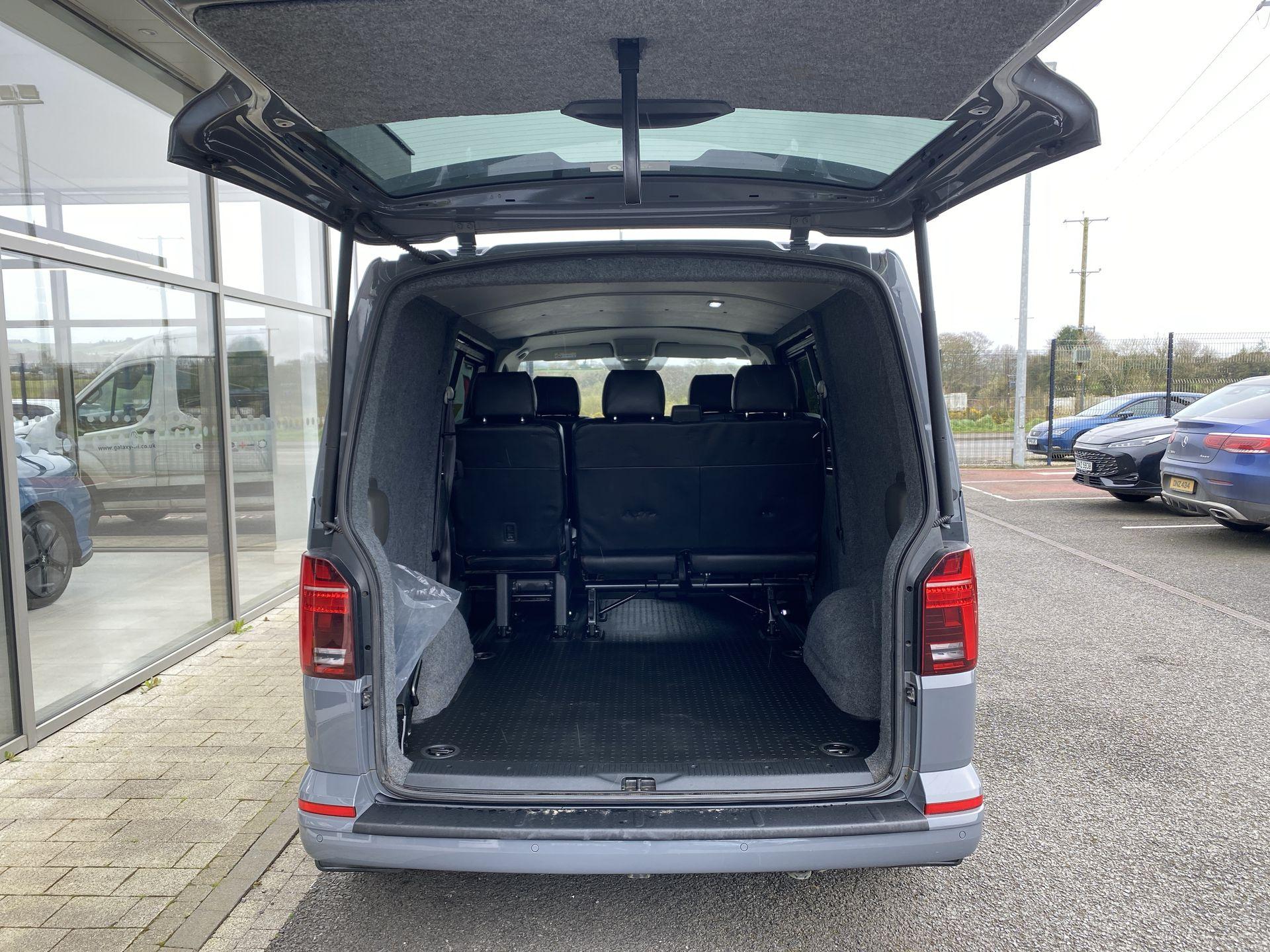 2022 Volkswagen TRANSPORTER T32 SWB SPECIAL EDITION 2.0 BiTDI 204 Sportline Black Ed Kombi Van DSG - vehicle photo 7 for sale on PureCar