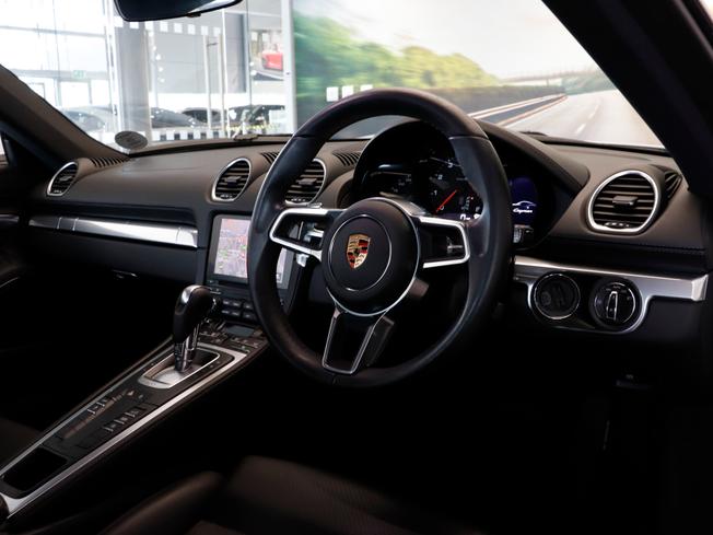 PORSCHE 718 Cayman Photo 11
