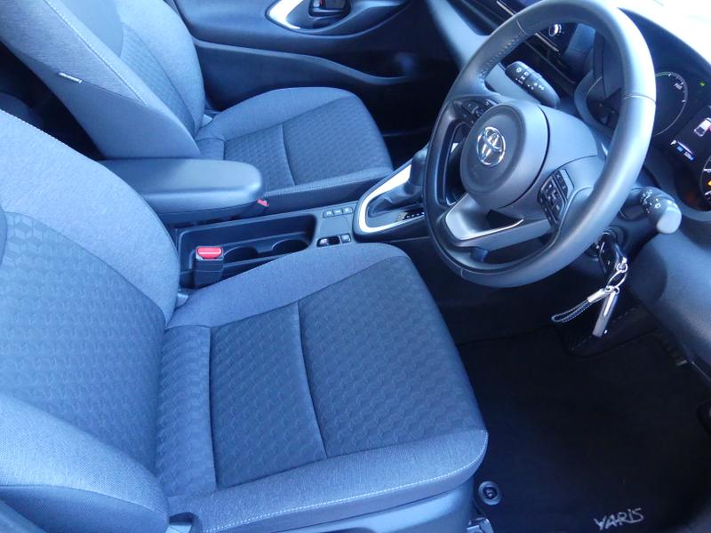 Toyota Yaris Photo addeb3db-ab01-4664-900f-100f1ad599b0.jpg