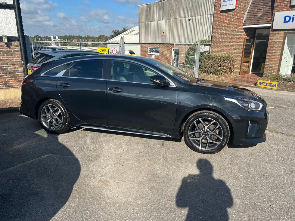 Kia ProCeed Photo ade92e9e-f2ae-408d-9e6c-ab2a79962da7.jpeg