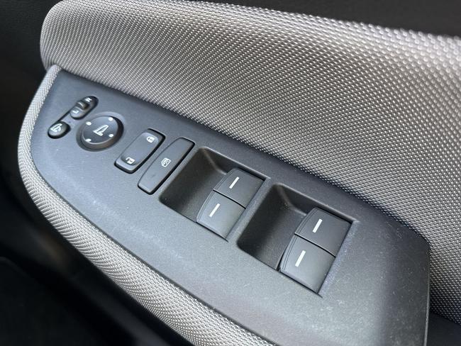 Honda Jazz Photo adecd4eb-8001-40fa-9cea-68365d287b87.jpg