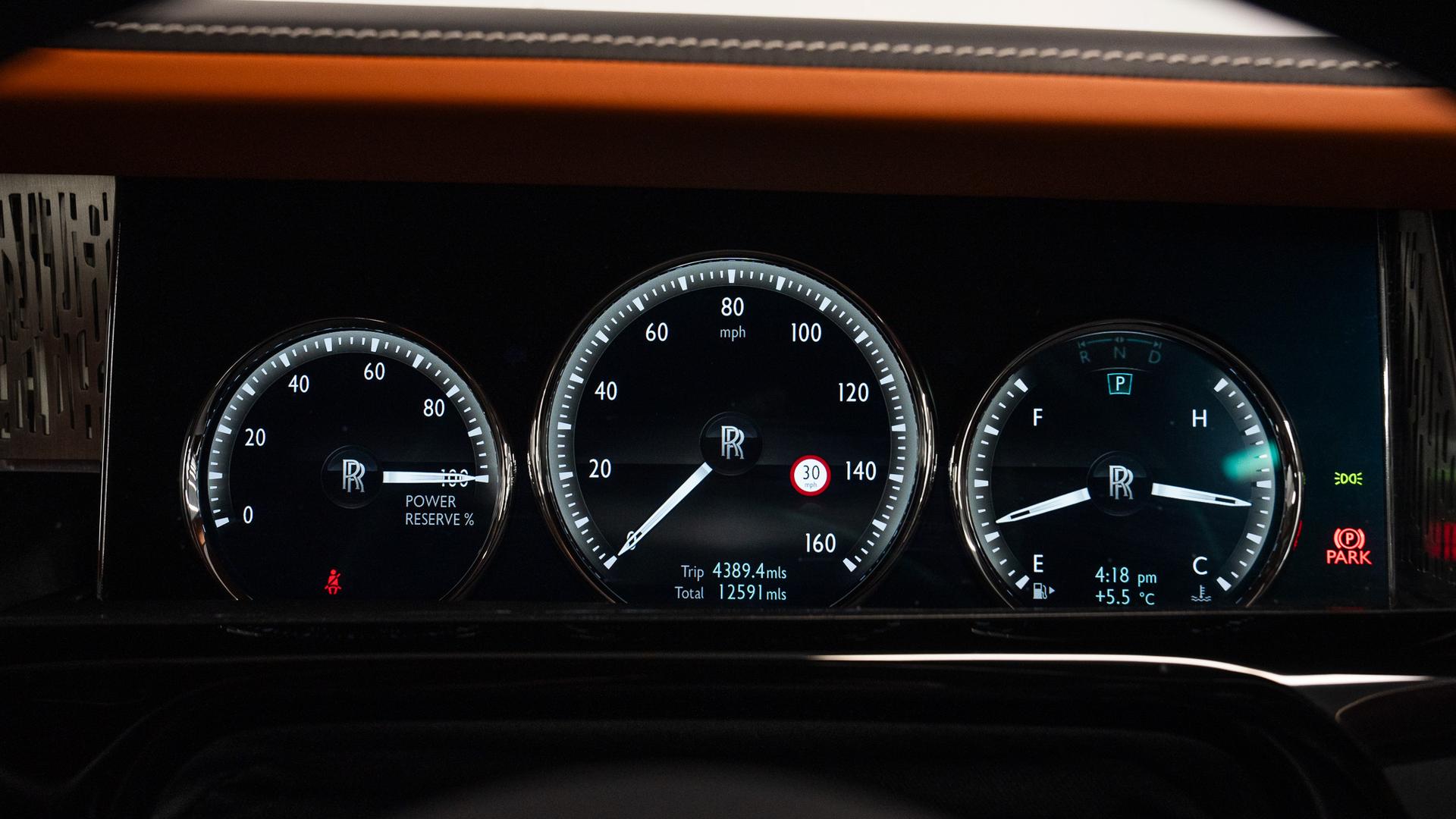 Rolls-Royce Phantom Photo ae0c62fb-37ba-4df2-a7cc-43b702afe94d.jpg
