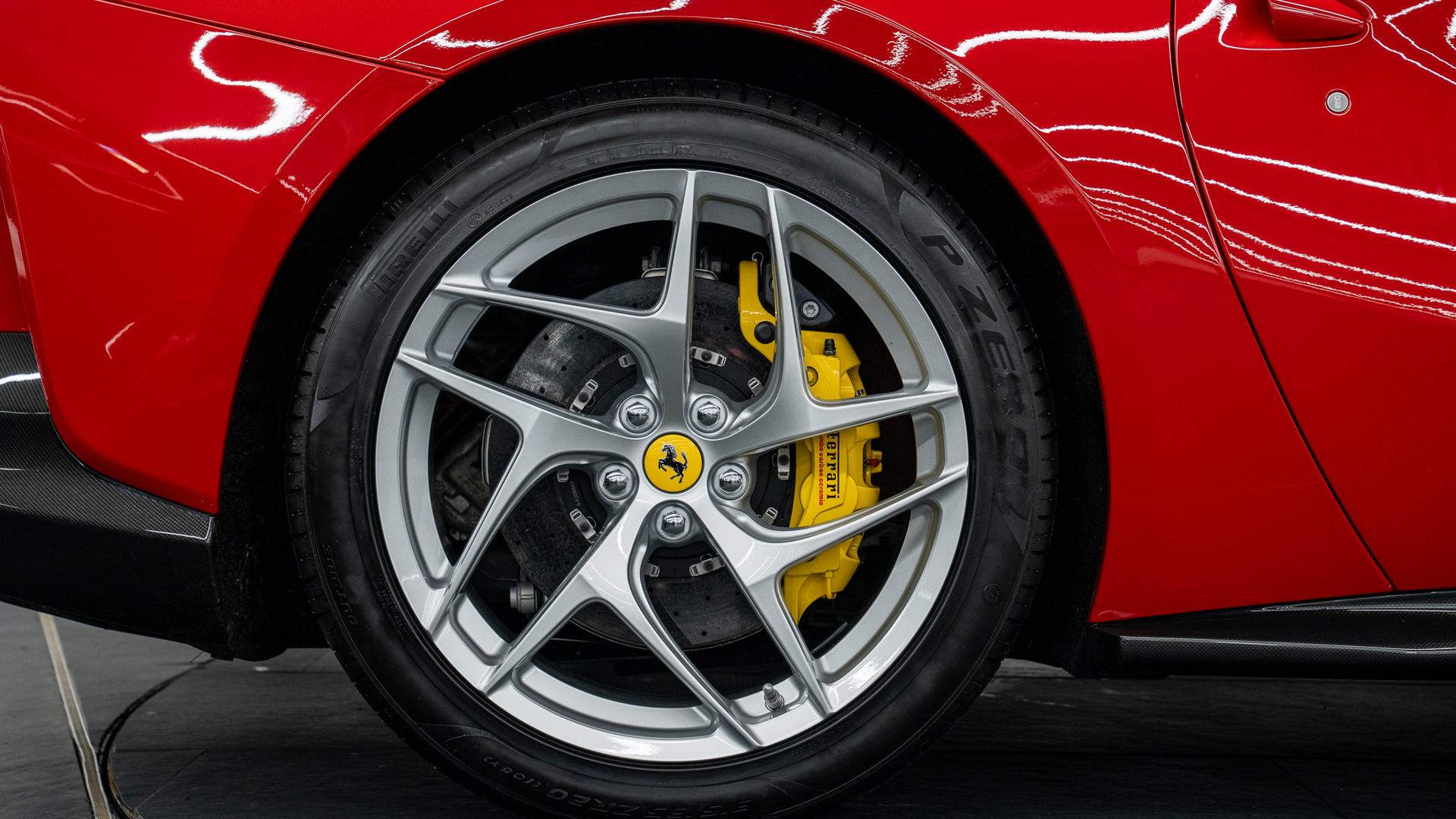 Ferrari 812 Photo ae0daacb-2823-4858-9235-f2c53b4251bb.jpg