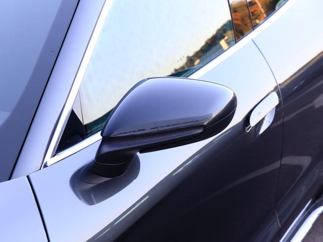 PORSCHE Taycan Photo 13