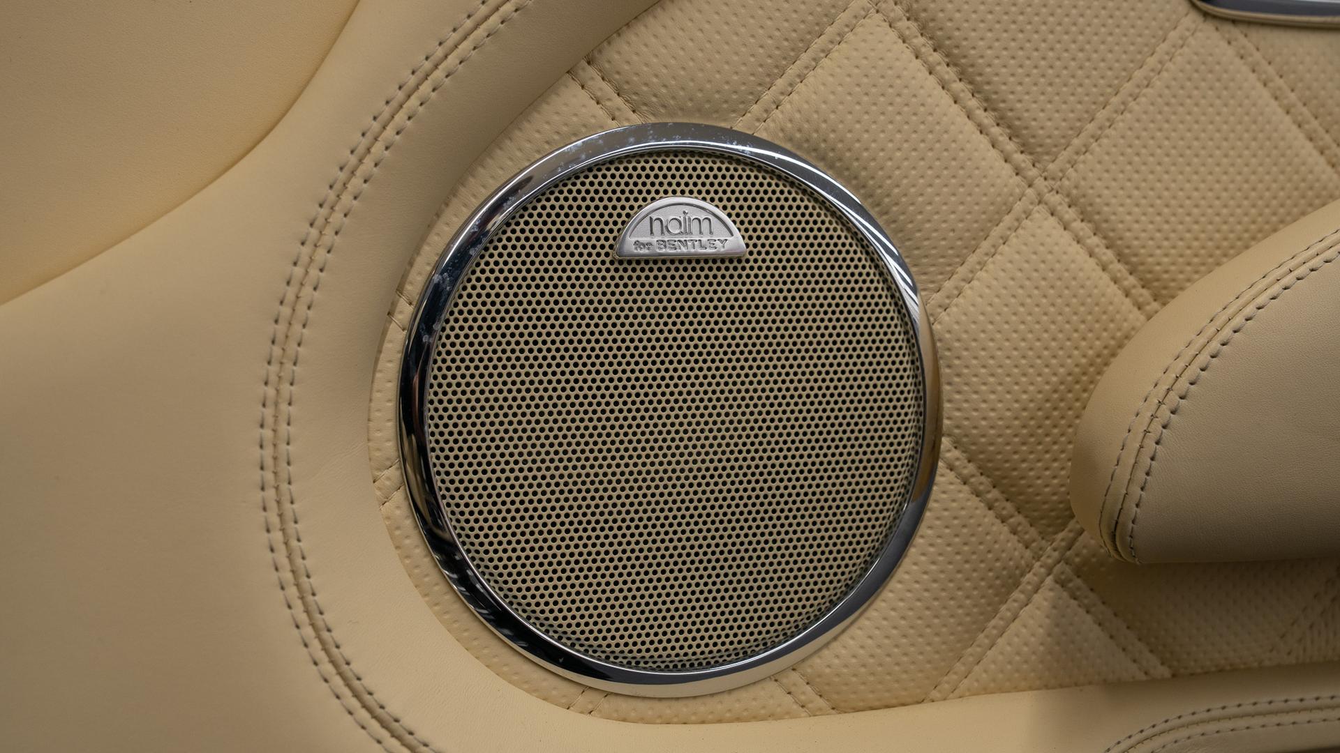 Bentley Azure Photo ae354620-fc87-4fd2-b1ec-167adbbe29f4.jpg