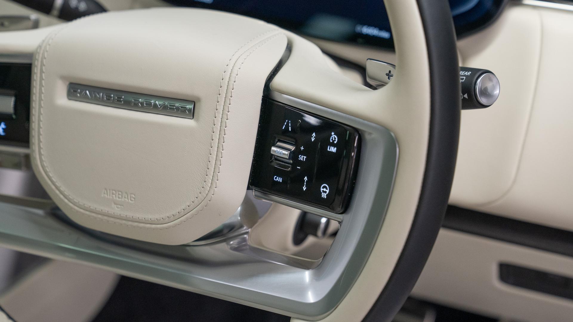 Land Rover Range Rover Photo ae41d854-c29c-448c-91af-62f90e89283b.jpg