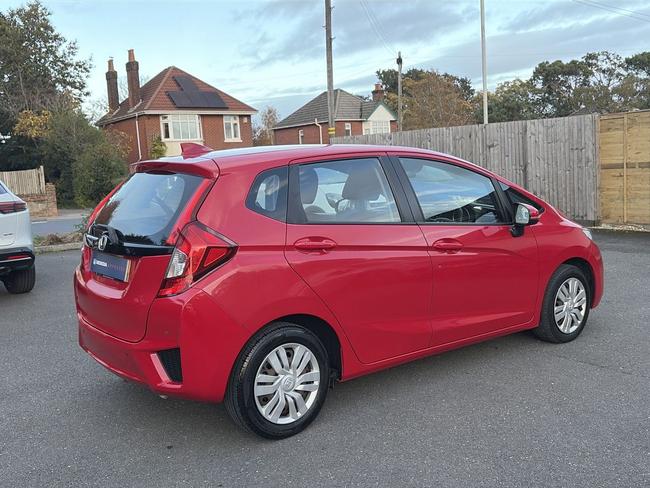 Honda Jazz Photo ae44a1ee-e913-4f04-88c1-3089312bd9e4.jpg