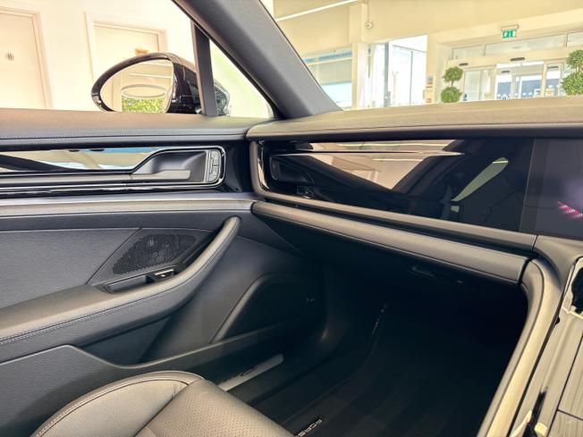 PORSCHE Panamera Photo 52