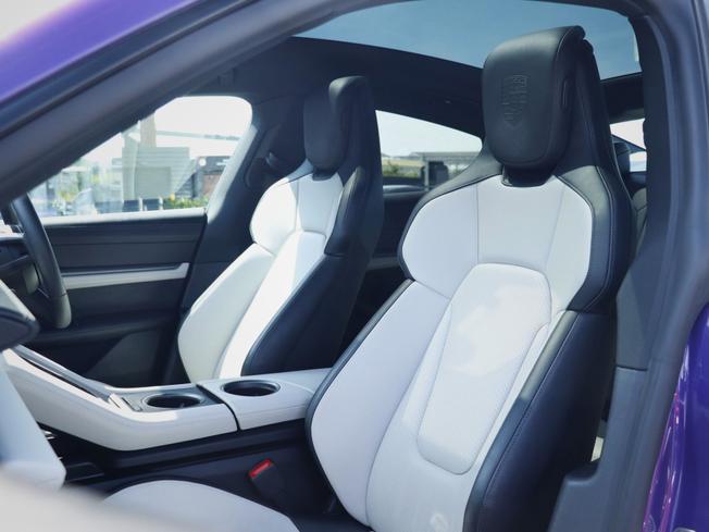 PORSCHE Taycan Photo 45