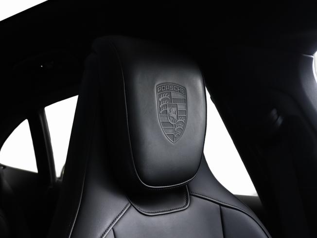 PORSCHE Taycan Photo 24