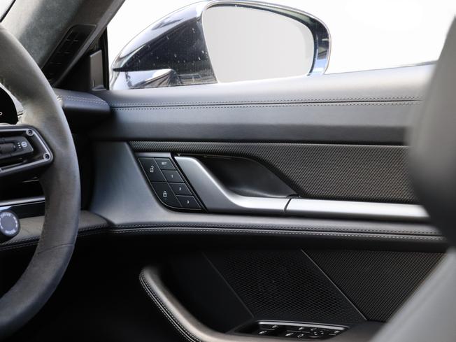 PORSCHE Taycan Photo 33