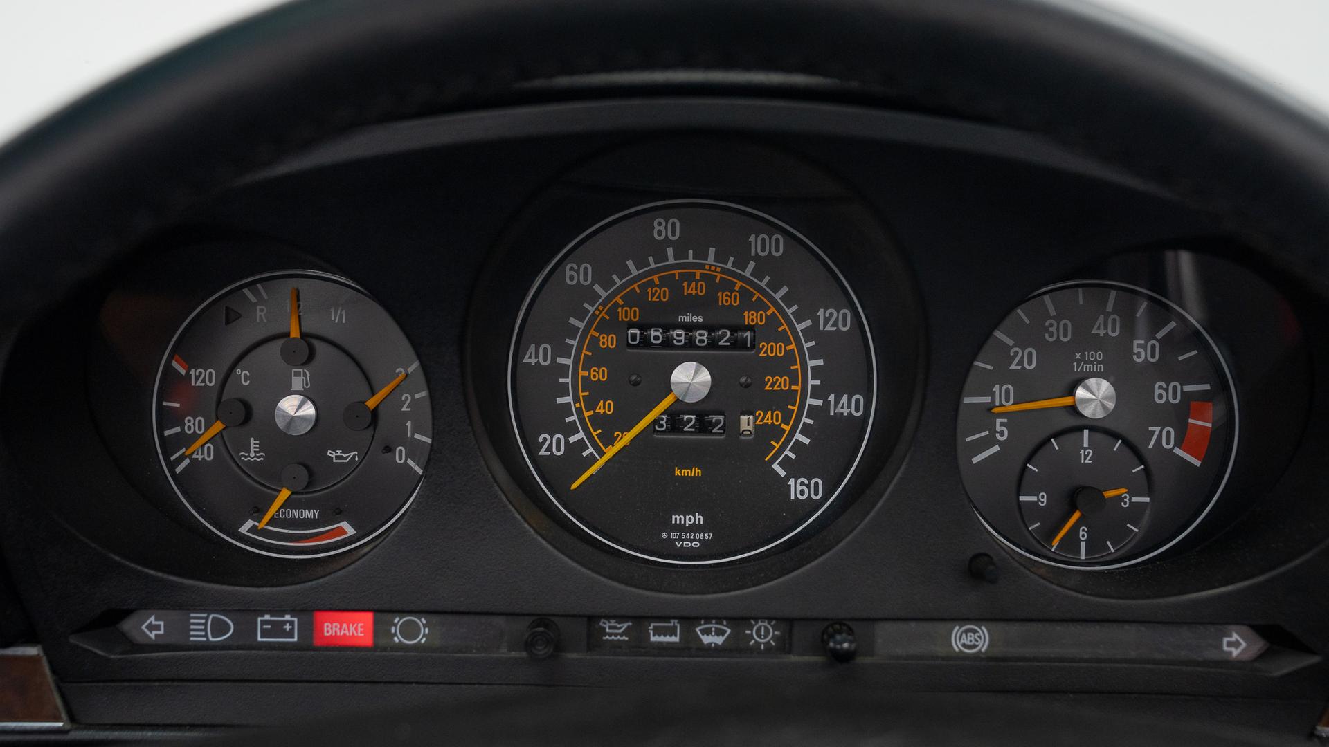 Mercedes-Benz 300 Photo ae7a2c67-ac75-4141-a52b-e074ec436e5b.jpg