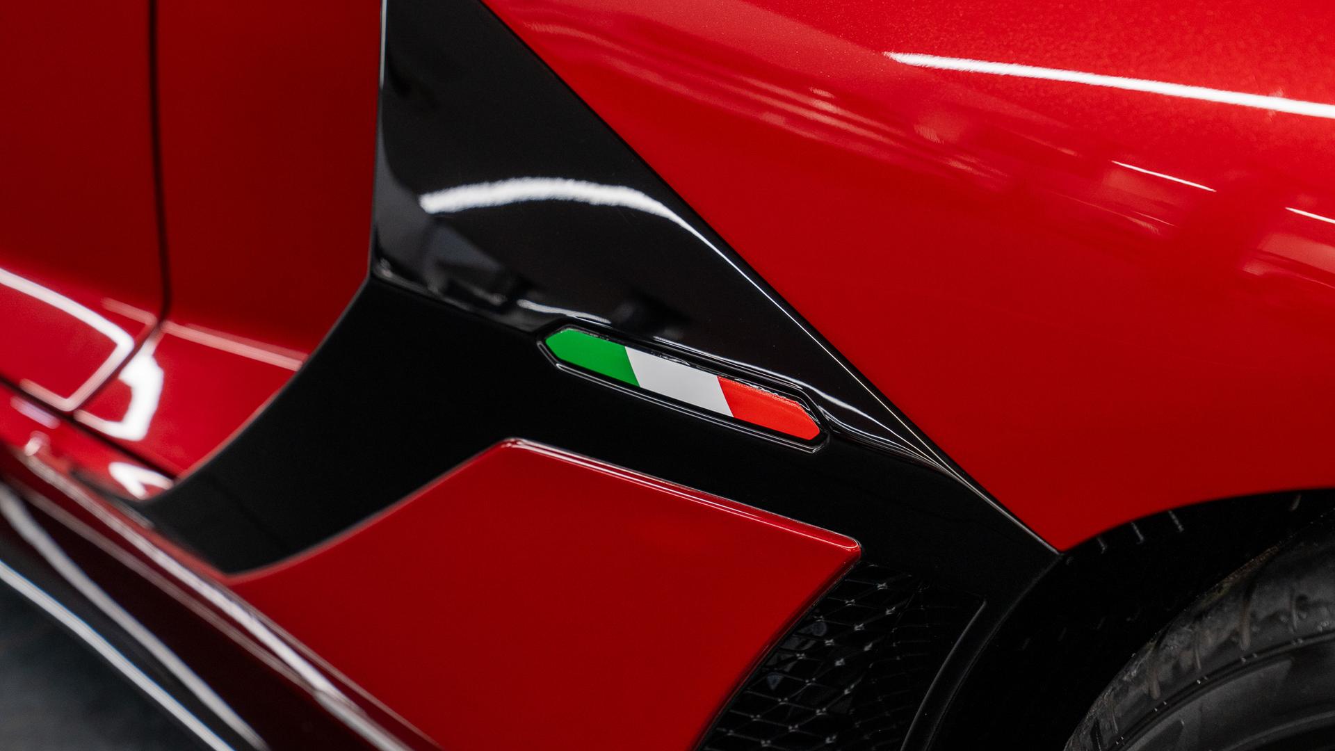 LAMBORGHINI Aventador Photo aea7a92a-bd2b-4920-b336-e38c582579c1.jpg